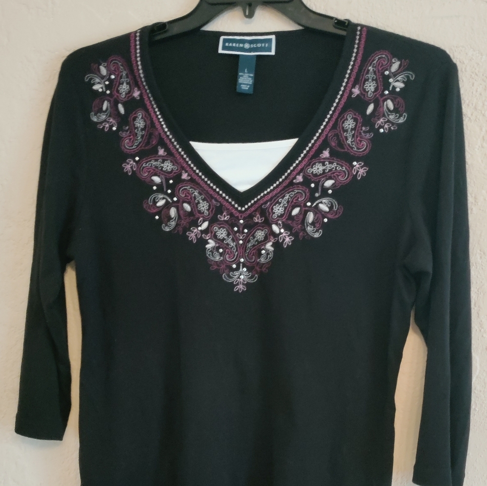 Karen Scott women's v-neck 3/4 sleeve top L black with embroidered look